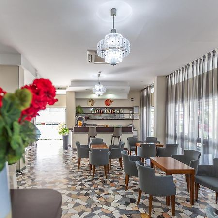 Hotel Haway Римини Екстериор снимка