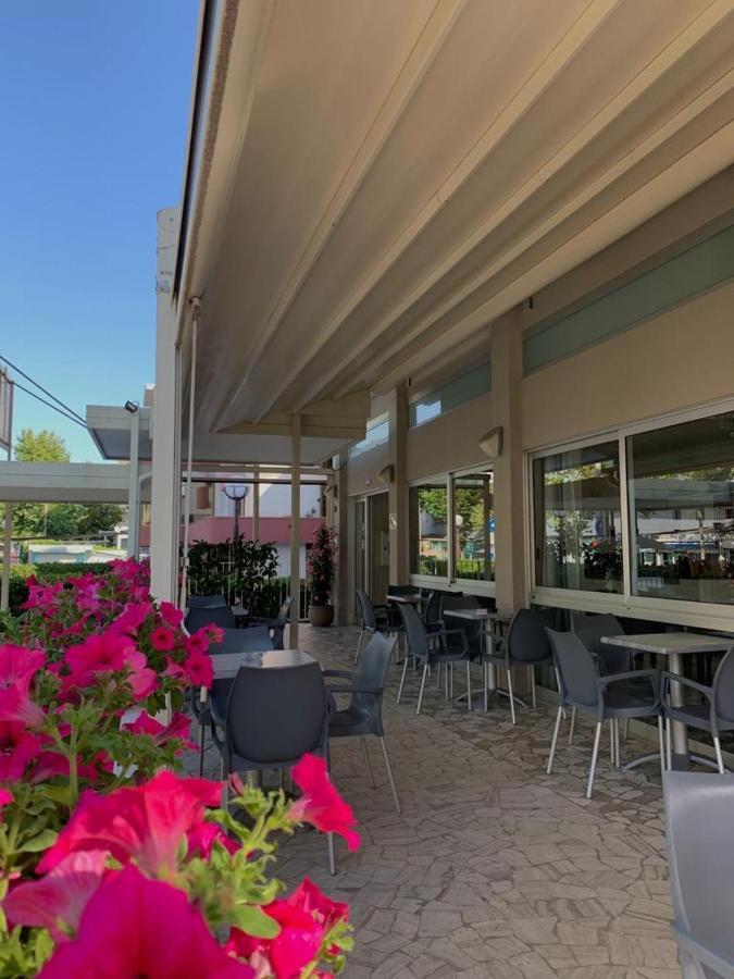 Hotel Haway Римини Екстериор снимка