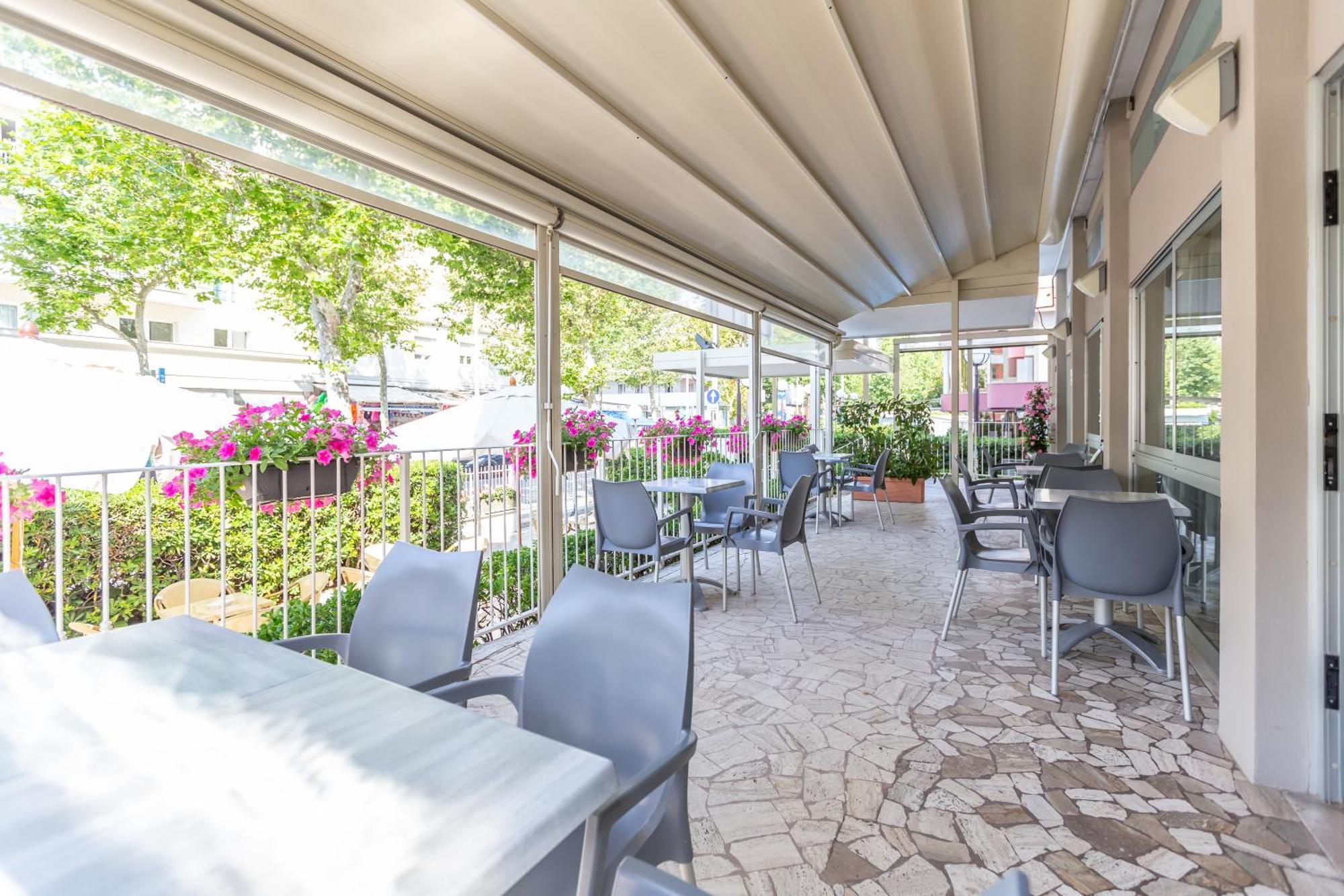 Hotel Haway Римини Екстериор снимка