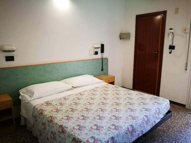 Hotel Haway Римини Екстериор снимка